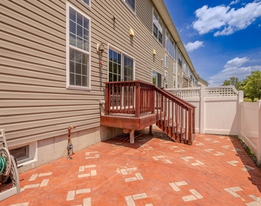 2474 N Canterbury Lane - Photo Thumbnail 22