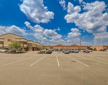 2474 N Canterbury Lane - Photo Thumbnail 47
