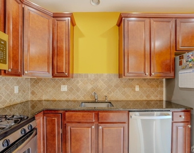2474 N Canterbury Lane - Photo Thumbnail 17