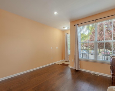 2474 N Canterbury Lane - Photo Thumbnail 7