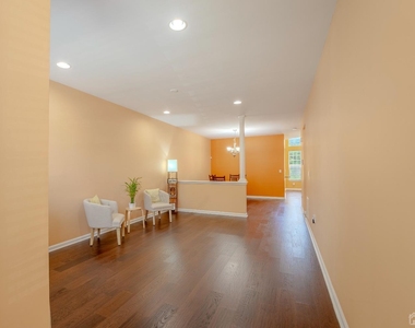 2474 N Canterbury Lane - Photo Thumbnail 4