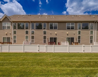 2474 N Canterbury Lane - Photo Thumbnail 43