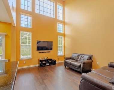 2474 N Canterbury Lane - Photo Thumbnail 12