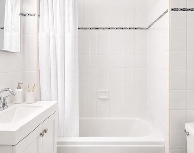 425 Riverside Drive - Photo Thumbnail 3