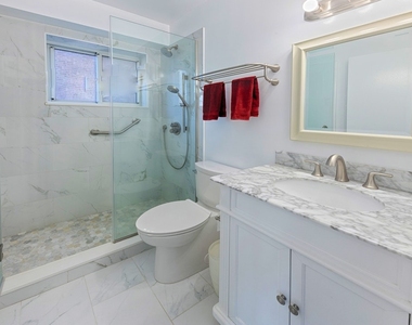 420 E 58th Street - Photo Thumbnail 4