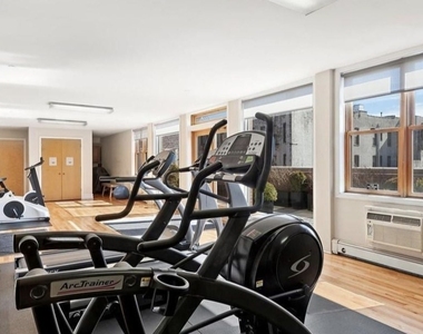 299 Bedford Avenue - Photo Thumbnail 8