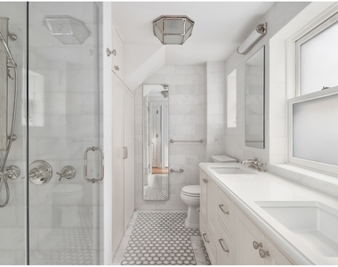 158 W 10th Street - Photo Thumbnail 7