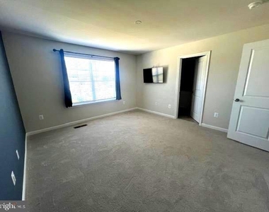 98 Extrovert Dr - Photo Thumbnail 15