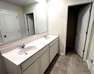 98 Extrovert Dr - Photo Thumbnail 18