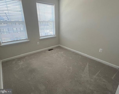 98 Extrovert Dr - Photo Thumbnail 21
