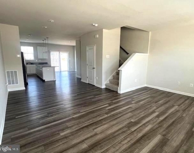 98 Extrovert Dr - Photo Thumbnail 9