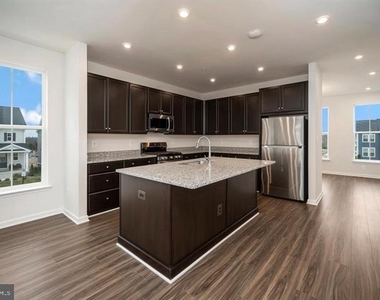 255 Aspen Road - Photo Thumbnail 6
