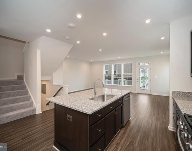 255 Aspen Road - Photo Thumbnail 4