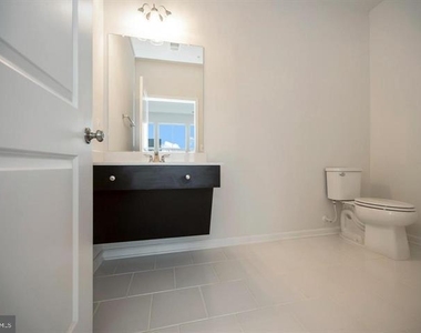 325 Crab Apple Drive - Photo Thumbnail 3