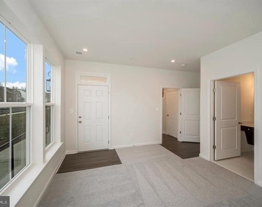 325 Crab Apple Drive - Photo Thumbnail 2