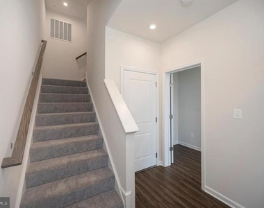 325 Crab Apple Drive - Photo Thumbnail 4