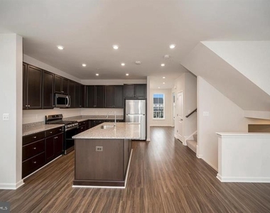 325 Crab Apple Drive - Photo Thumbnail 7