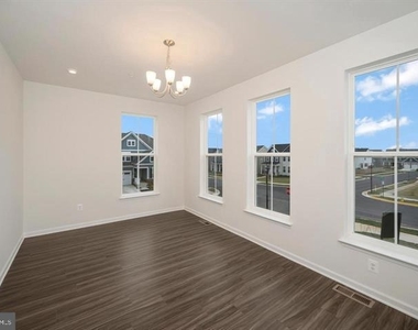 325 Crab Apple Drive - Photo Thumbnail 9