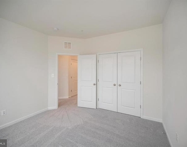325 Crab Apple Drive - Photo Thumbnail 12