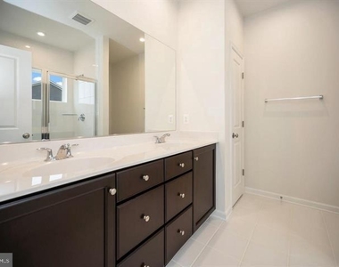 325 Crab Apple Drive - Photo Thumbnail 14
