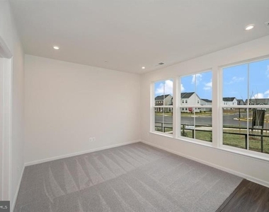 325 Crab Apple Drive - Photo Thumbnail 11