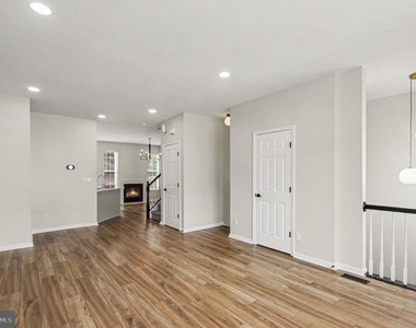 15611 Winding Creek Drive - Photo Thumbnail 8
