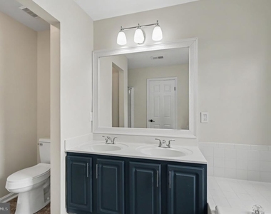15611 Winding Creek Drive - Photo Thumbnail 17