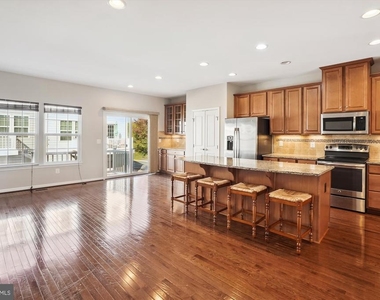 7106 Santa Cruz Place - Photo Thumbnail 6
