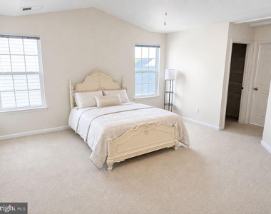 12489 Pfitzner Court - Photo Thumbnail 5