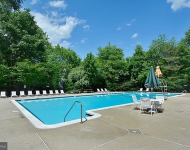 13104 Holly Leaf Court - Photo Thumbnail 17