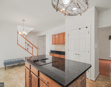 9224 Cynthia St - Photo Thumbnail 7