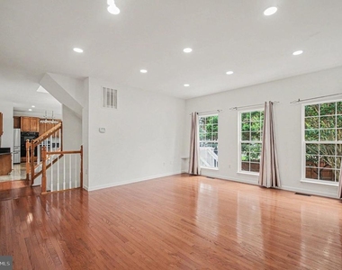 9224 Cynthia St - Photo Thumbnail 9