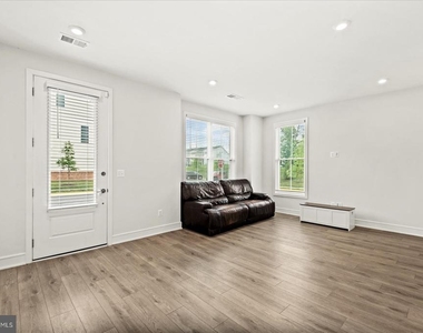 42086 Picasso Square - Photo Thumbnail 3