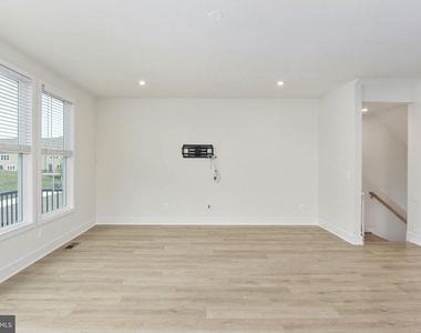 42086 Picasso Square - Photo Thumbnail 16