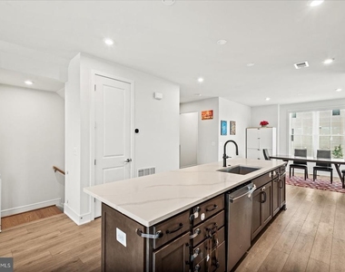 42086 Picasso Square - Photo Thumbnail 12
