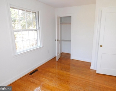 10374 Rectory Lane - Photo Thumbnail 6