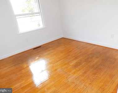 10374 Rectory Lane - Photo Thumbnail 7