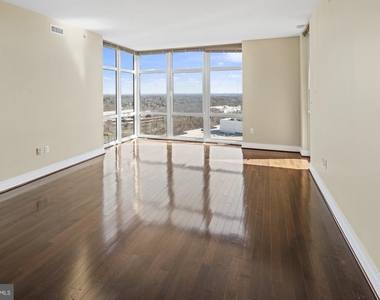 8220 Crestwood Drive - Photo Thumbnail 10