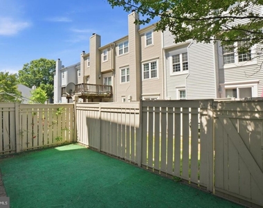 2391 Hunters Square Court - Photo Thumbnail 23
