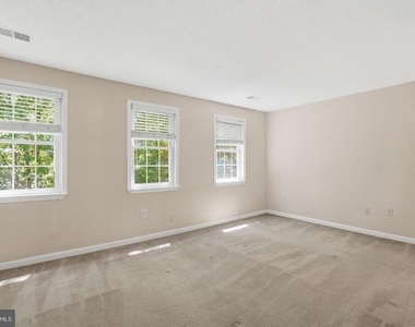 2391 Hunters Square Court - Photo Thumbnail 15