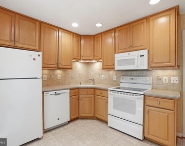 2391 Hunters Square Court - Photo Thumbnail 6