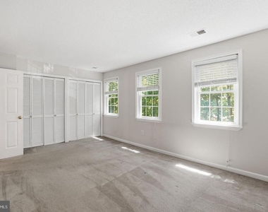 2391 Hunters Square Court - Photo Thumbnail 17