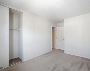 2391 Hunters Square Court - Photo Thumbnail 14