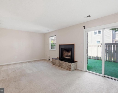 2391 Hunters Square Court - Photo Thumbnail 8