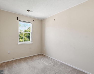 2391 Hunters Square Court - Photo Thumbnail 11