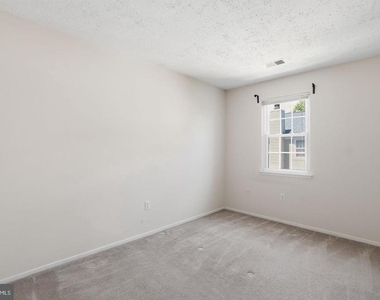 2391 Hunters Square Court - Photo Thumbnail 13