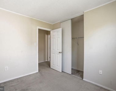 2391 Hunters Square Court - Photo Thumbnail 12