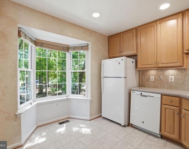2391 Hunters Square Court - Photo Thumbnail 5