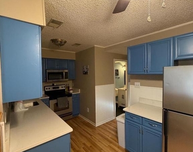 218 Moore Drive - Photo Thumbnail 6