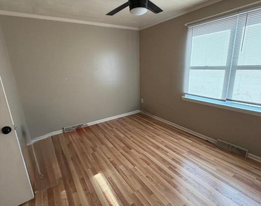 218 Moore Drive - Photo Thumbnail 11